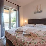 Beautiful In With House Sea View *
