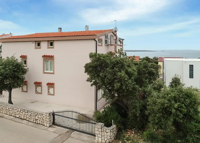 Апартаменты 2 Bedroom Lovely In