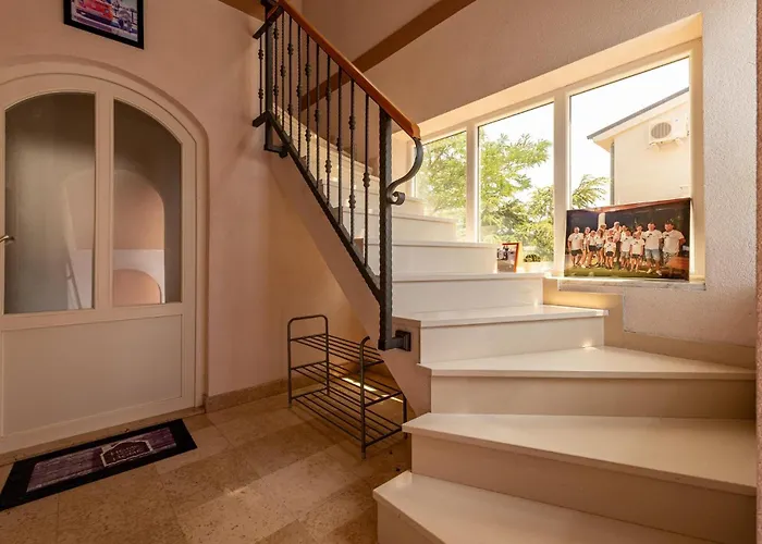 Апартаменты 2 Bedroom Lovely In *