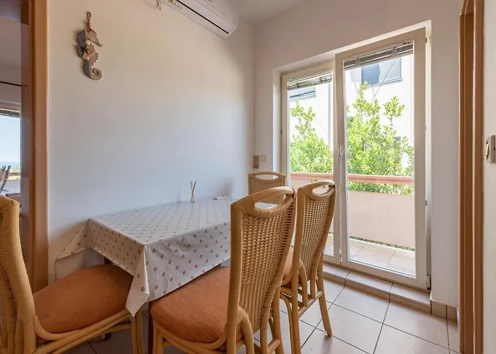 Апартаменты 2 Bedroom Lovely In *