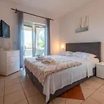 Beautiful In With House Sea View *