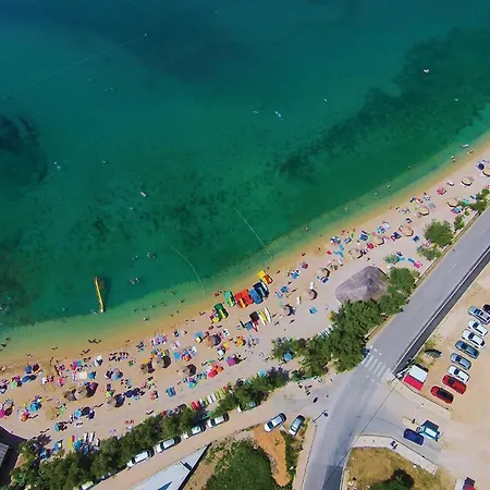 アパート 2 Bedroom Lovely In