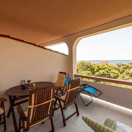 Apartament 2 Bedroom Beautiful Apartment In Mandre Mandre