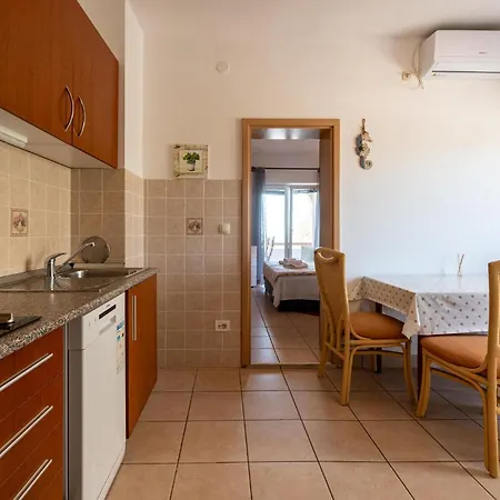 2 Bedroom Beautiful Apartment In Mandre