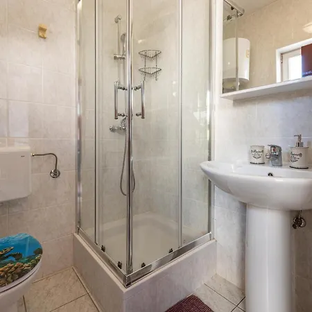 Apartament 2 Bedroom Beautiful Apartment In Mandre Mandre