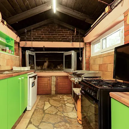 2 Bedroom Lovely In
