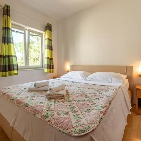 2 Bedroom Beautiful Apartment In Mandre Apartament