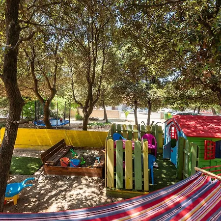2 Bedroom Beautiful Apartment In Mandre Apartament