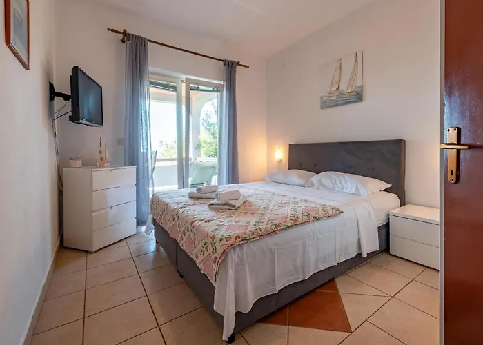 2 Bedroom Lovely In *