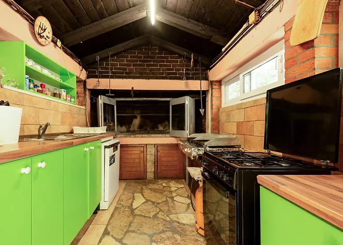 2 Bedroom Lovely In