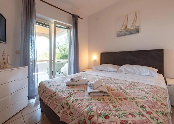 2 Bedroom Lovely In *