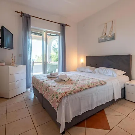 Beautiful In With House Sea View *