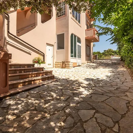 Beautiful In With House Sea View Apartment Mandre