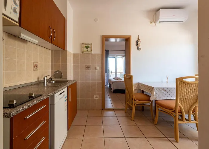 2 Bedroom Lovely In